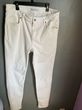 Amazon Essentials White Skinny Women’s Jeans